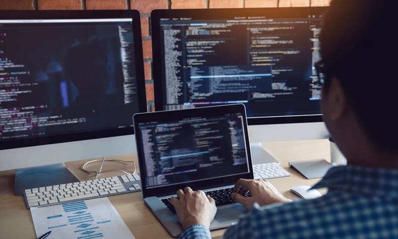 数据科学选型：R与Python如何赋能防城港网站建设？